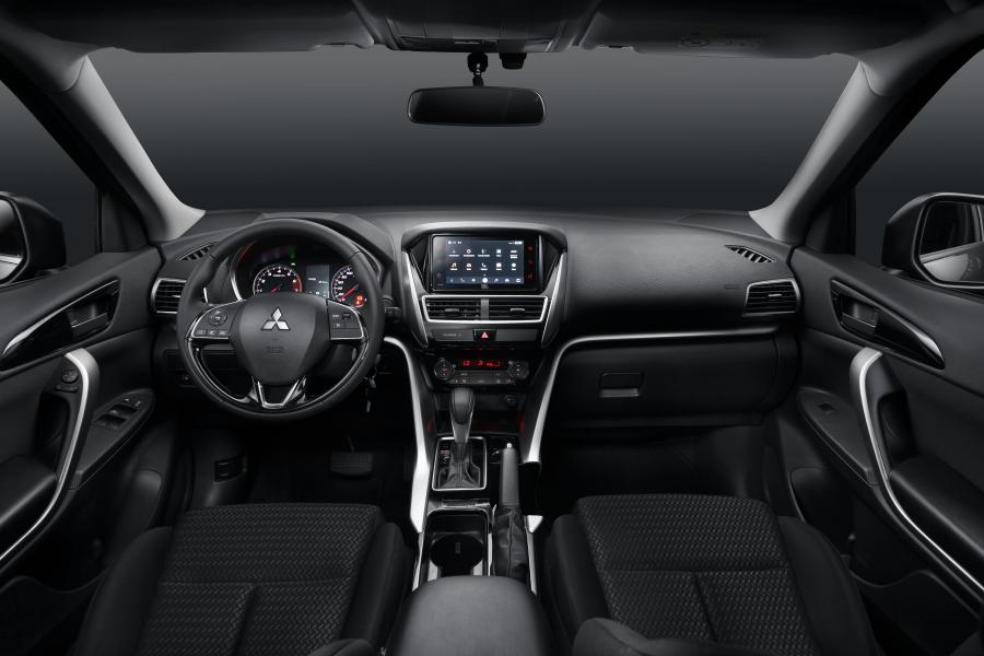 Торпедо Mitsubishi Eclipse Cross GLS 2019 года  (LA) (фото 5 из 8)